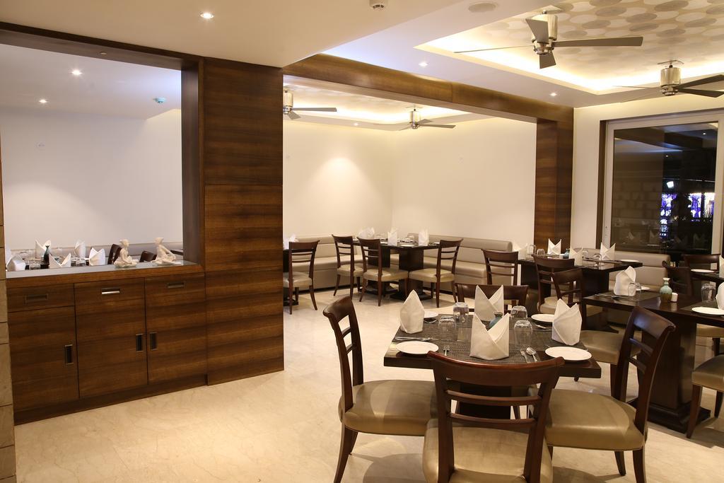 Lemon Tree Hotel Candolim Buitenkant foto