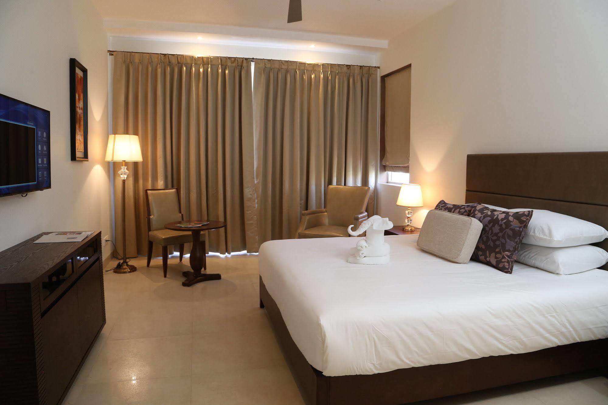 Lemon Tree Hotel Candolim Buitenkant foto