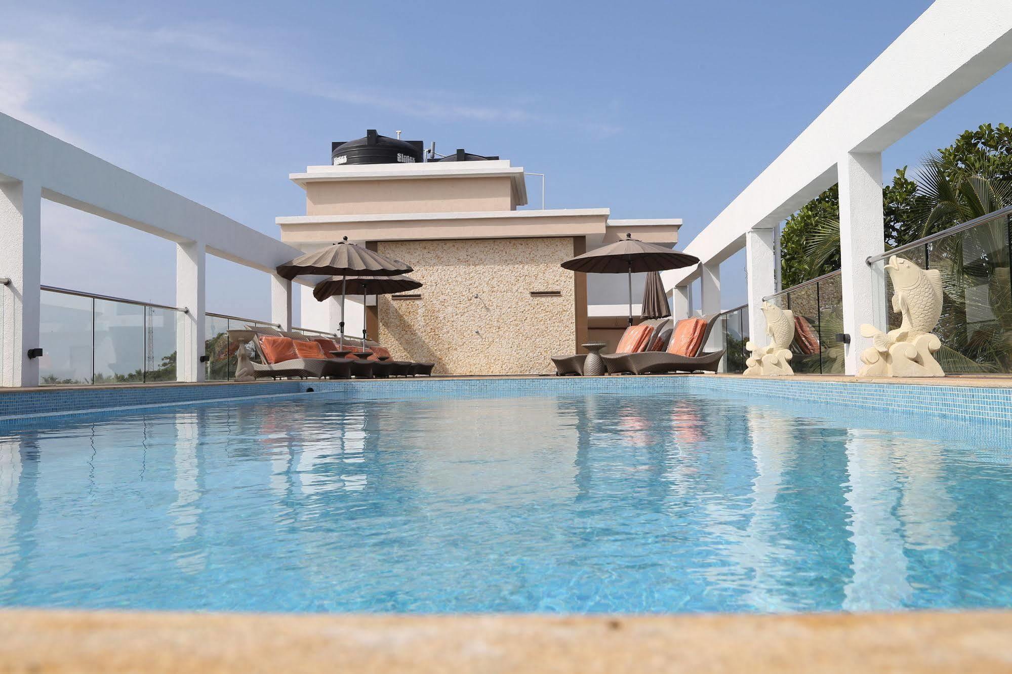 Lemon Tree Hotel Candolim Buitenkant foto
