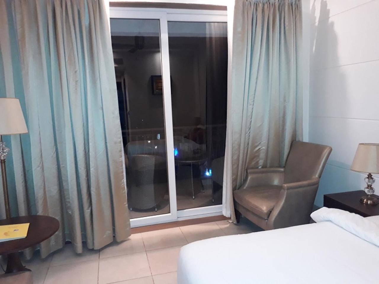 Lemon Tree Hotel Candolim Buitenkant foto